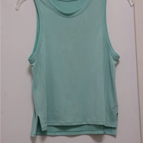 Lululemon train to be tank - Image 2