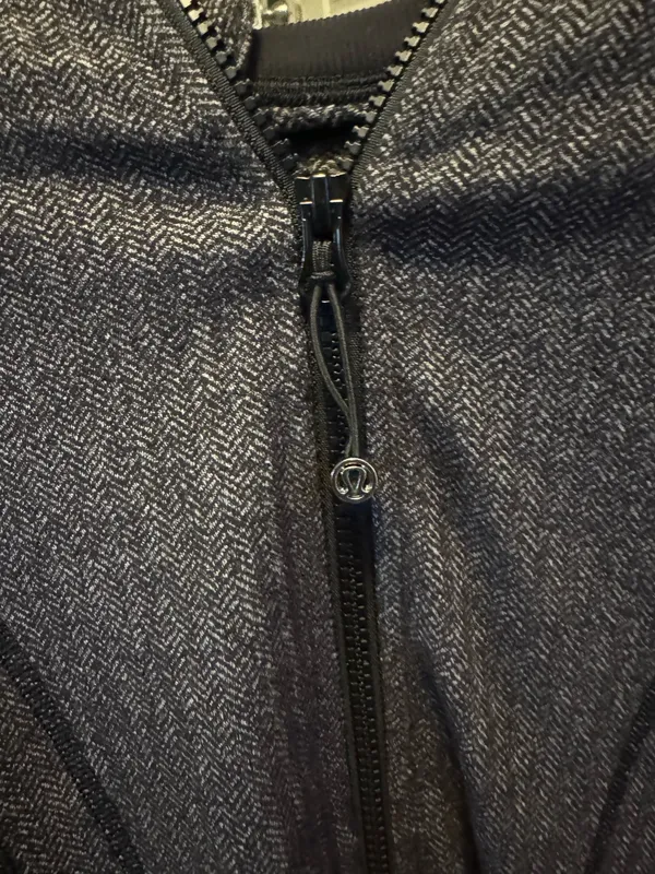 Lululemon Jacket Define Hooded - Image 2