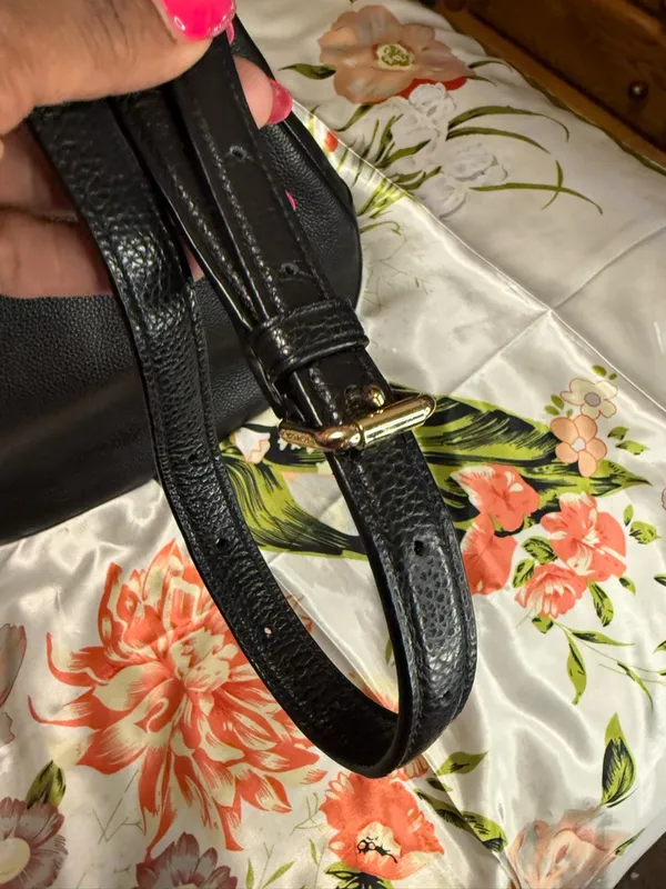Coach Black Leather Shoulder Bag with Gold Hardware - Image 13