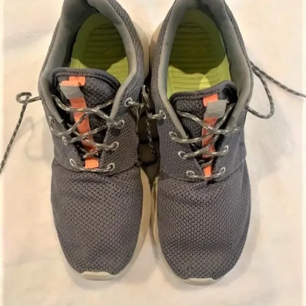 Women’s Nike‎ Roshe One Trainers size 10 in grey - Image 3