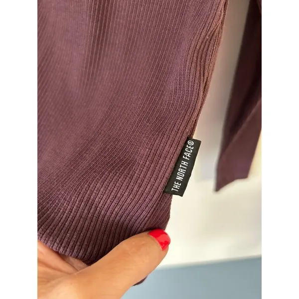 The North Face womens top size S maroon quarter zip ribbed material - Image 7