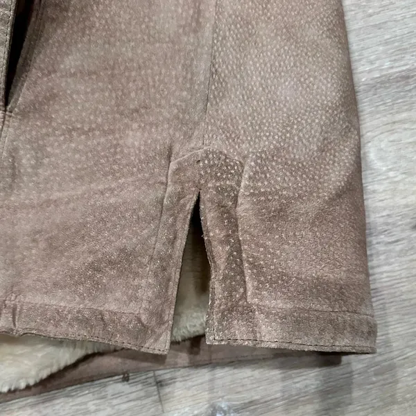 St.‎ John’s Bay Genuine Leather Suede Jacket Lined with Faux Fur Size Medium - Image 9