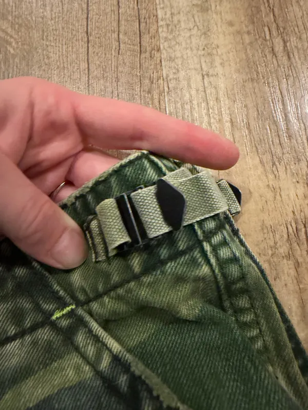 Free People Commando Cutoff High-Waist Camo Cargo Shorts - Green size 8 - Image 9
