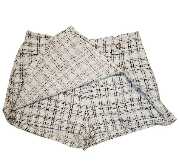 Black and white tweed plaid mini skirt with built in shorts approximate size XL - Image 5