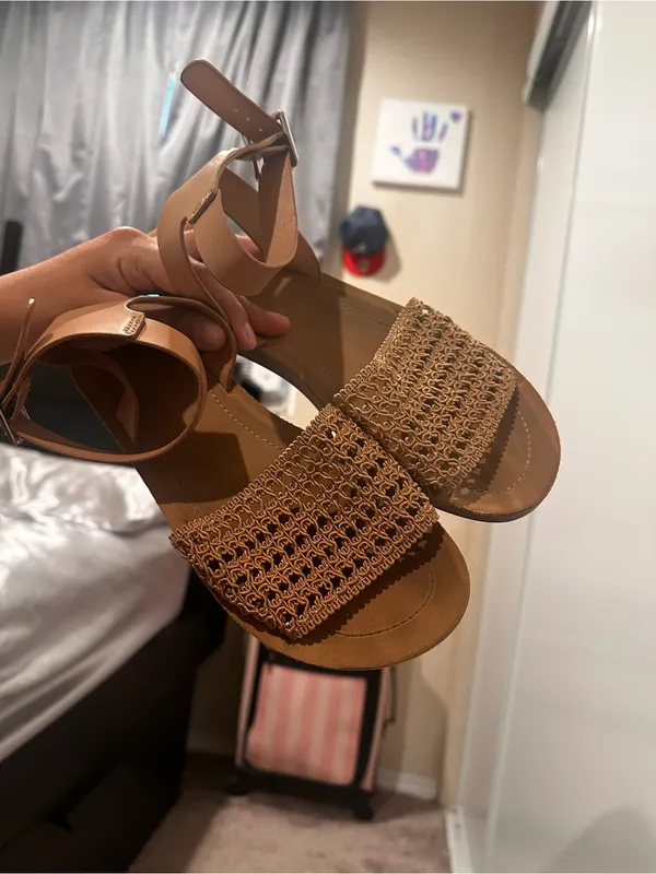Soda Tan Woven Strap Ankle Strap Sandals Size 7.5 - Image 5
