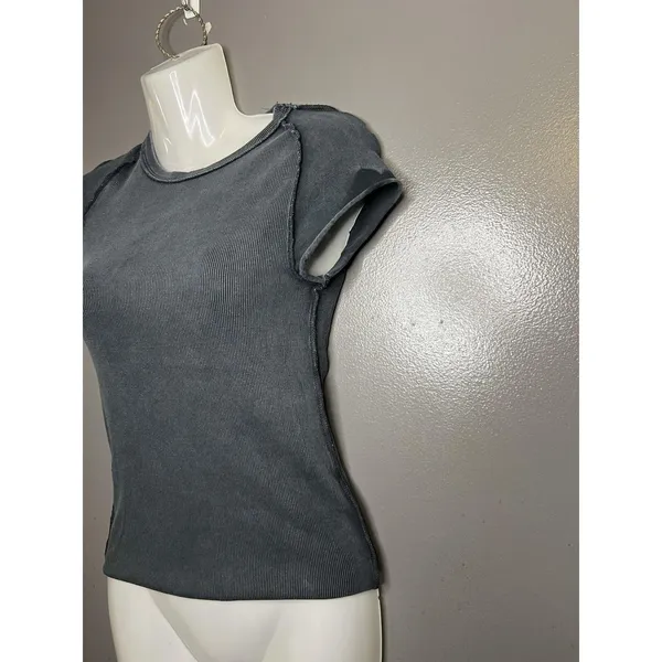 We The Free Shirt Womens XS Gray Ribbed Cap Sleeve Crew Neck Knit Stretch Top - Image 5