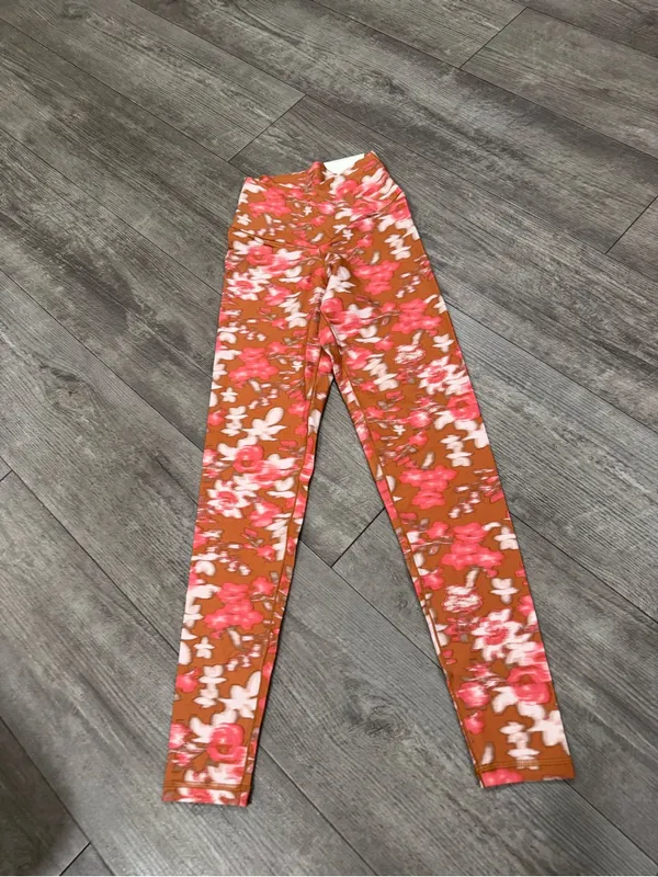 Aerie offline real me High-Waist Floral Print Leggings in Peach & White - Image 8