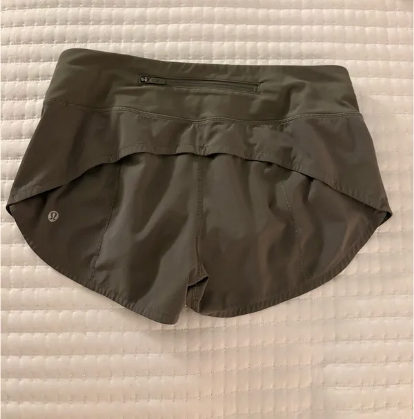 Lululemon Shorts 2.5" - Image 2