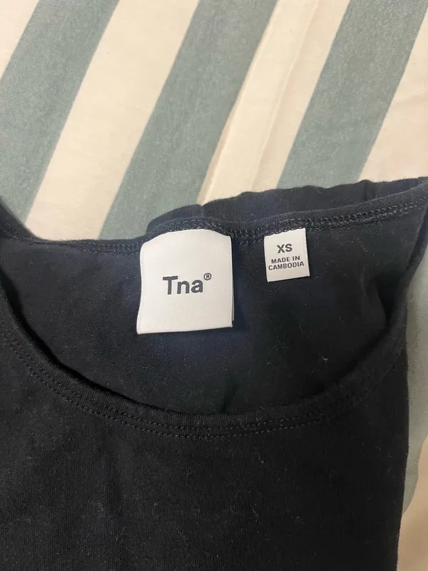 Aritzia TNA Black Cropped Tee - Image 4