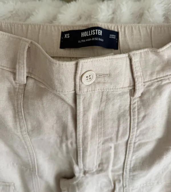 Hollister Stone Beige Cargo Pants - Image 4