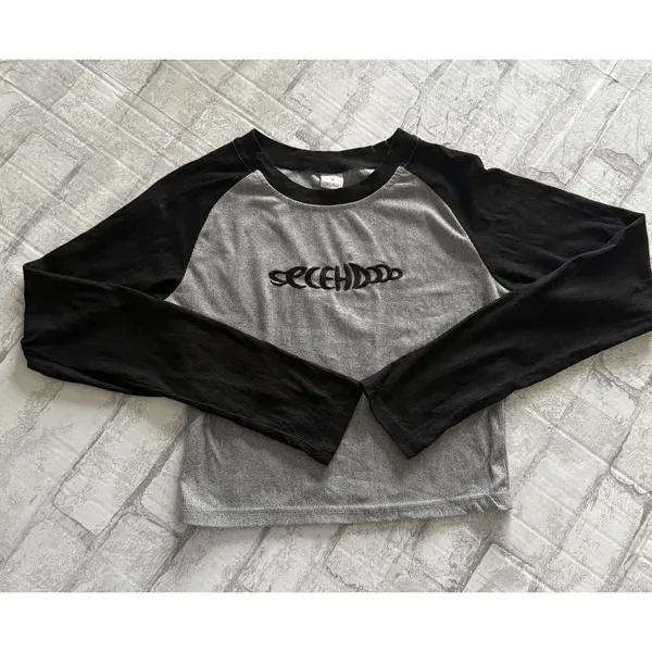 Y2K Style Raglan Long Sleeve Cropped Crew Neck Ribbed Black And Gray Shirt Top M - Image 2