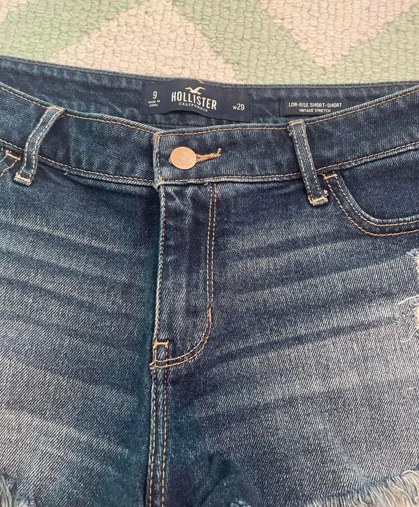 Hollister Low Rise Short Shorts - Image 3