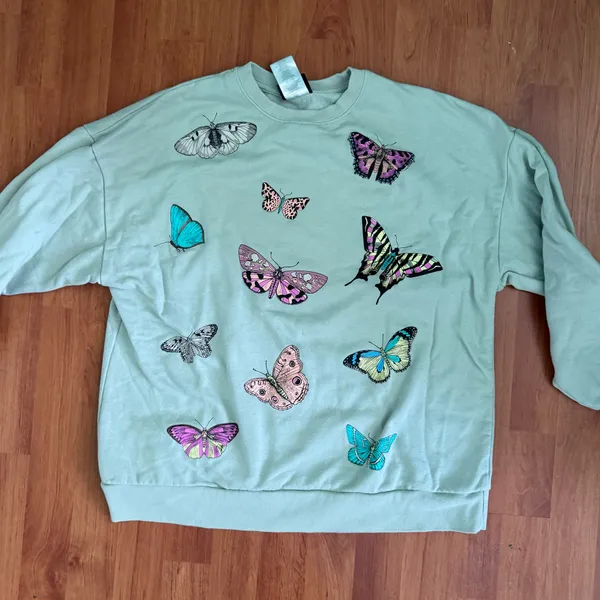 Special Thanks Butterfly Graphic Sweatshirt - Image 5