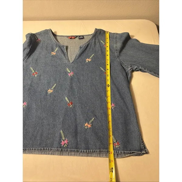 Vintage Agapo Womens Denim Shirt Size XL Embroidered Flowers Boho Cottage Top - Image 8