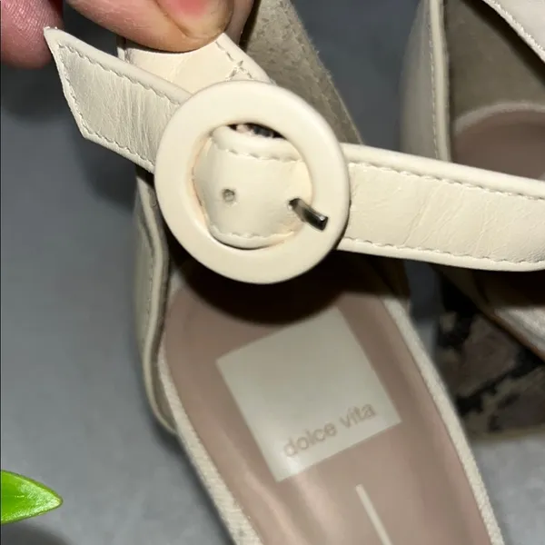 Dolce Vita Tan and Cream Heeled Sandals with Sculptural Heel - Image 11