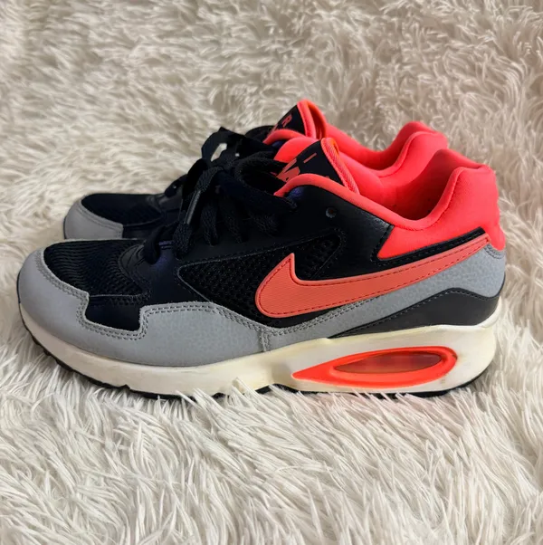 Nike Air Max ST International Women’s Size 7.5 Running Shoes #705003-003 - Image 3