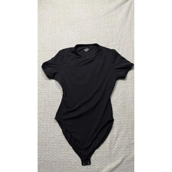SKIMS Essential Short Sleeve Crew Neck Bodysuit Onyx Black Size L RN 158973 - Image 2