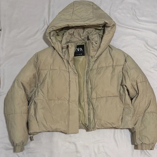 Zara Women's Beige Hooded Puffer Jacket - Image 5
