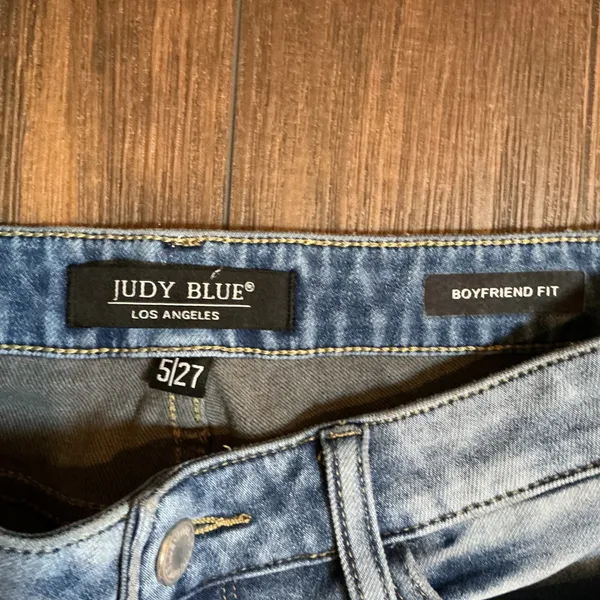 Judy Blue Distressed Boyfriend Jeans Light Wash Raw Hem Size 5/27 Relaxed Denim - Image 2