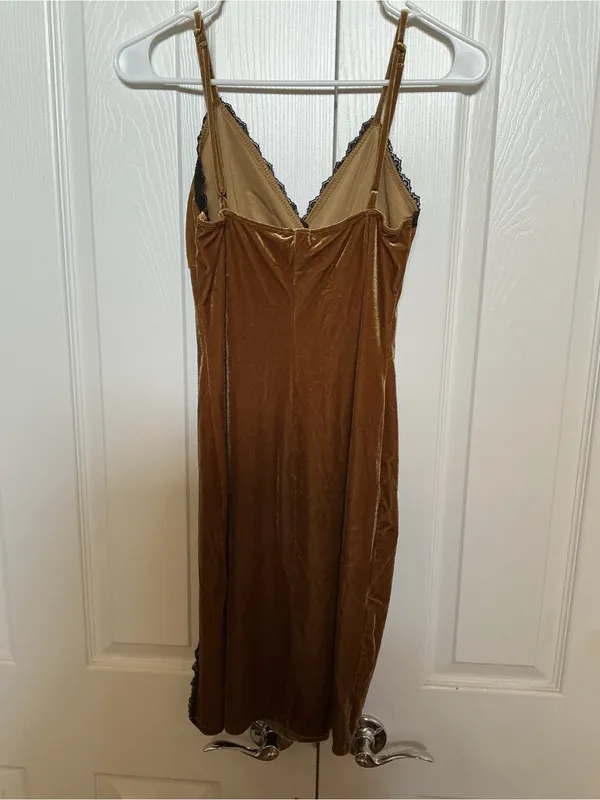 Forever 21 Gold Velvet Slip Dress with Black Lace - Image 7