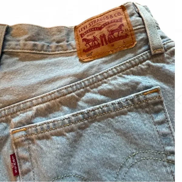 Levis 501 XX cut off distressed denim shorts shot pants daisy dukes Size W 29. - Image 4