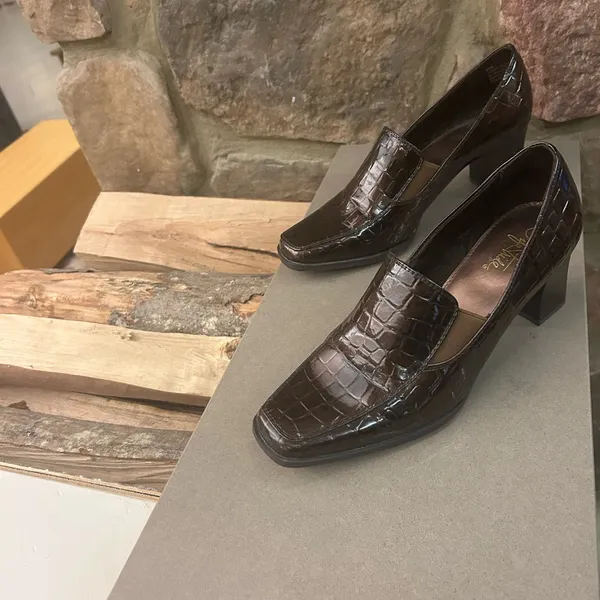 Life Stride Sophisticated Brown Crocodile Pattern Loafers 9 1/2 M - Image 4