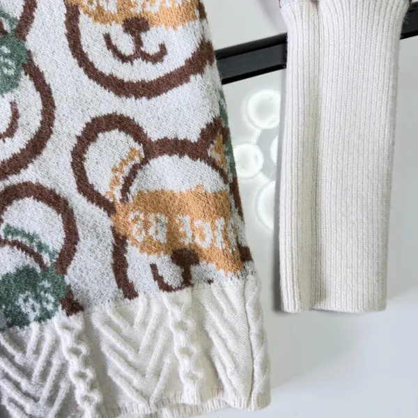 CIDER Cream Bear Print Knit Sweater with Long Ribbed Cuffs - Size S - Image 7
