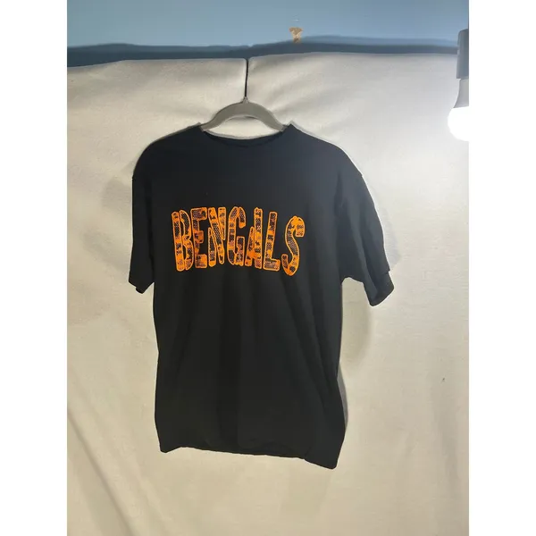 Woman's Cincinnati Bengals T-Shirt and New Era 9FORTY Trucker Hat Set Black - Image 3
