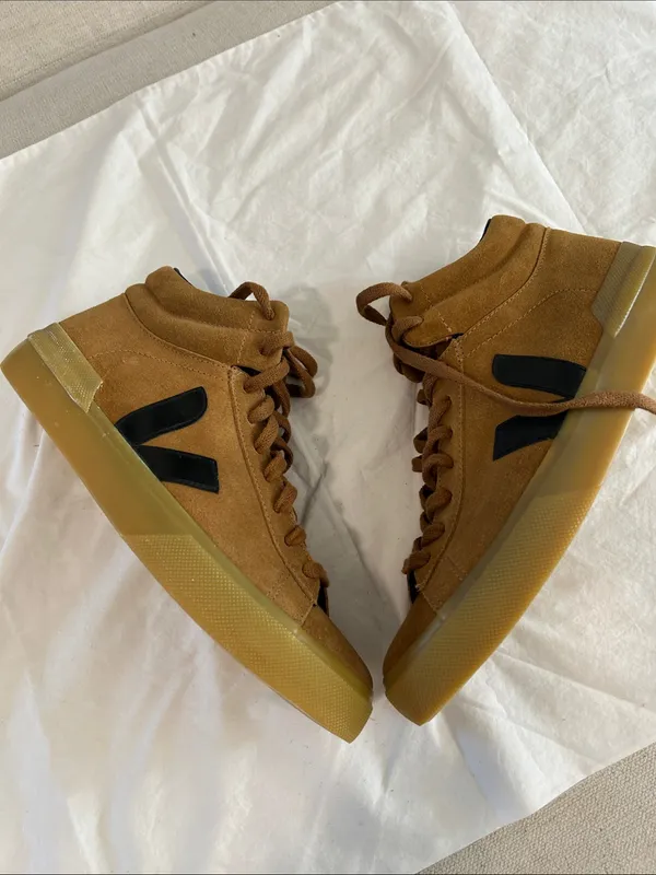 VEJO MINOTAUR SUEDE SNEAKER CAMEL BLACK, Unisex W10/8, NWOT Display - Image 5