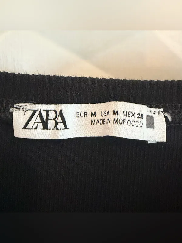 Zara Ribbed Black Cropped Top. Size: Medium. - Image 3