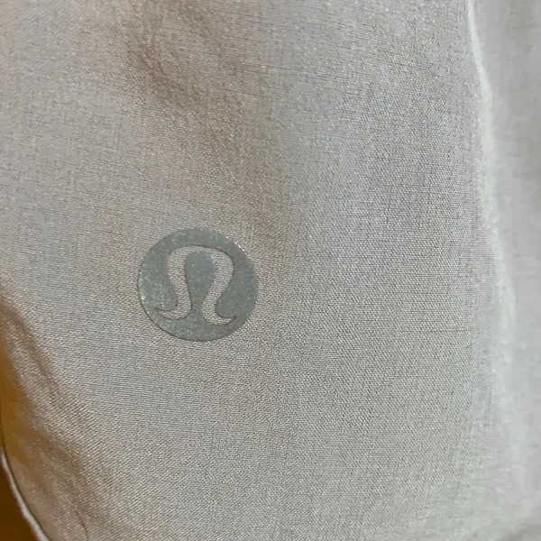 Lululemon Shorts Hotty Grey Hot - Image 5