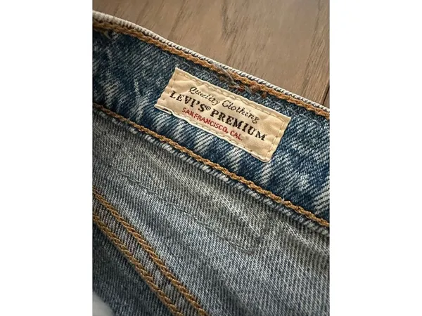 Levi's Women's Premium 501 Straight Leg Jeans Size 23 - Image 3