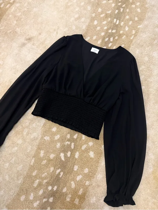 Wilfred Aritzia Wistful Blouse Black Size M Smocked V Neck Sheer Sleeve - Image 3