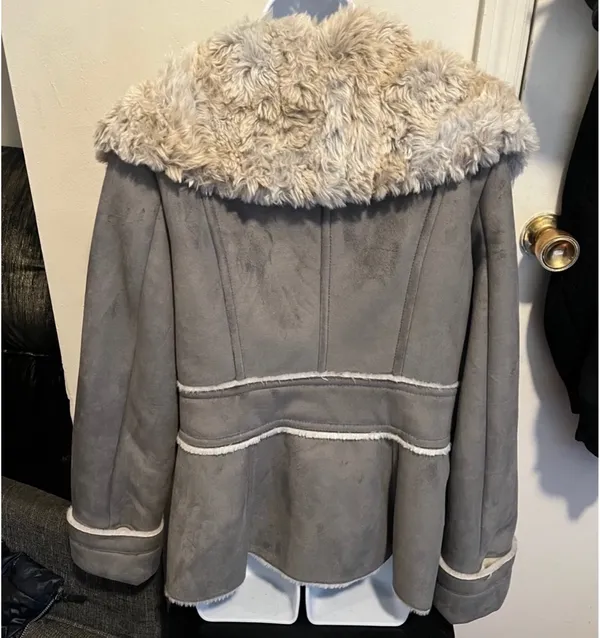 Sonoma Life+Style Faux Fur Coat Size Medium - Image 8