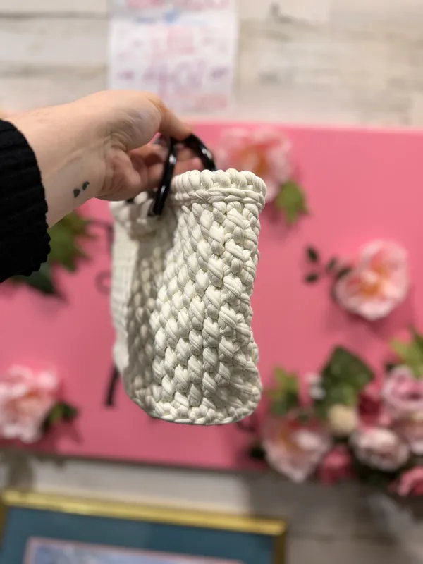Ivory white Crochet hand bag - Image 2