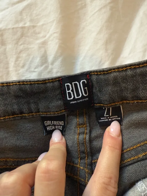 BDG Girlfriend High-Rise Jeans - Image 4