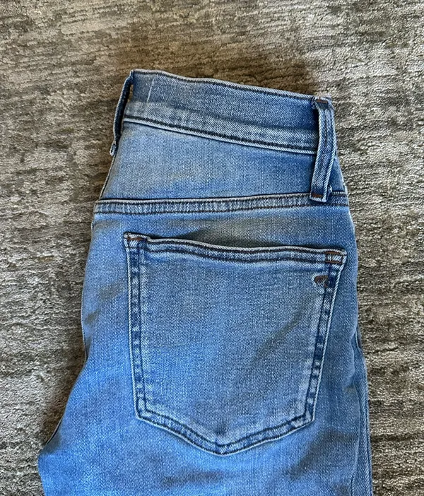 Madewell Mid-Rise Kick Out Crop Jeans - Image 3