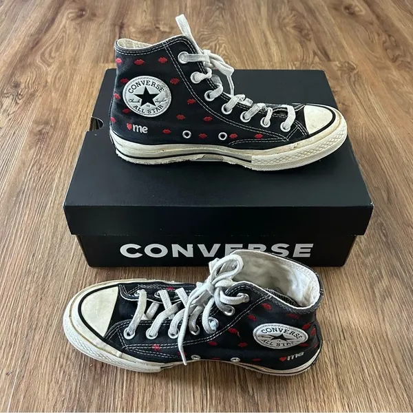 CONVERSE all Star Chuck Taylor hi top kiss lips embroidered lace up shoes sz7 - Image 9