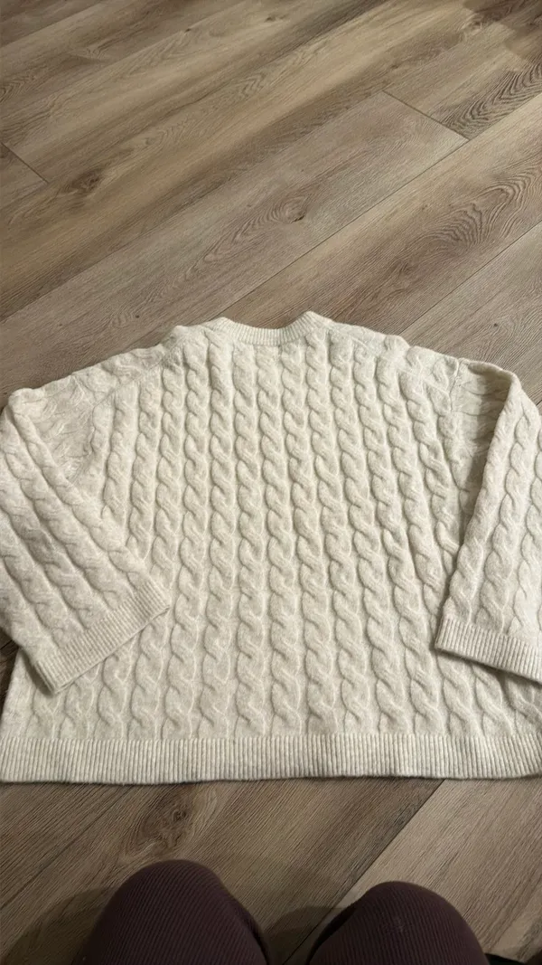 Oversized Cream H&M Sweater - Image 3