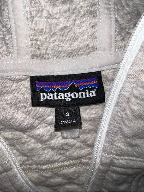 PATAGONIA Women's Cotton Quilt Hoodie Hethered Beige - Image 6
