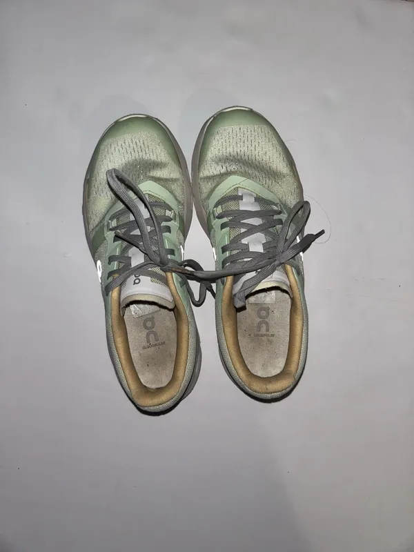 On Cloud Shoes Running - Image 4