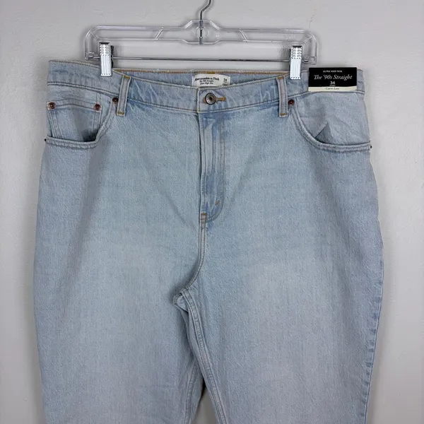 Abercrombie & Fitch Curve Love 90s Straight Ultra High Rise Light Wash‎ Size 34 - Image 3