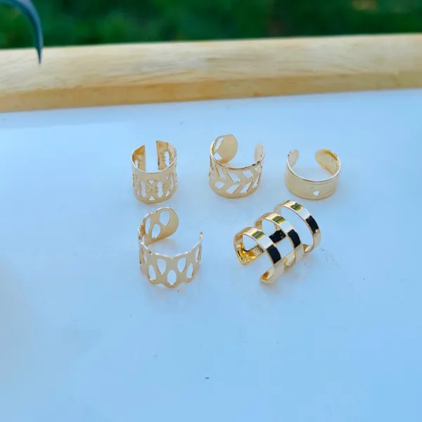 5 Pieces Gold Tone Ear Cuff Set - Image 4