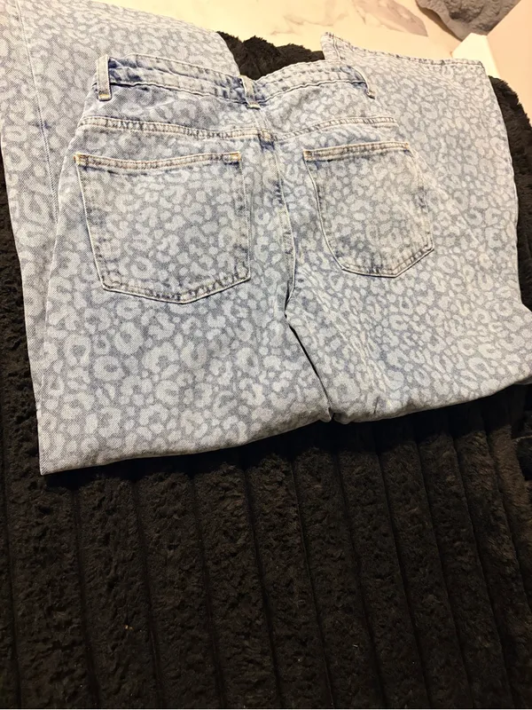 Nasty Gal Light Blue Leopard Wide-Leg Jeans - Image 6