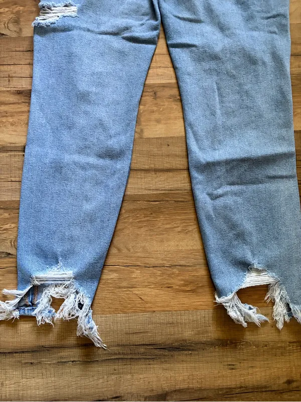 American Eagle Outfitter Light Wash High-Rise Ripped distressed Jeans Sz 4 denim - Image 6