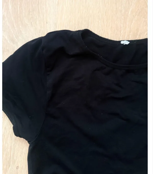 Black Cropped Workout Tee Size Small - Image 3