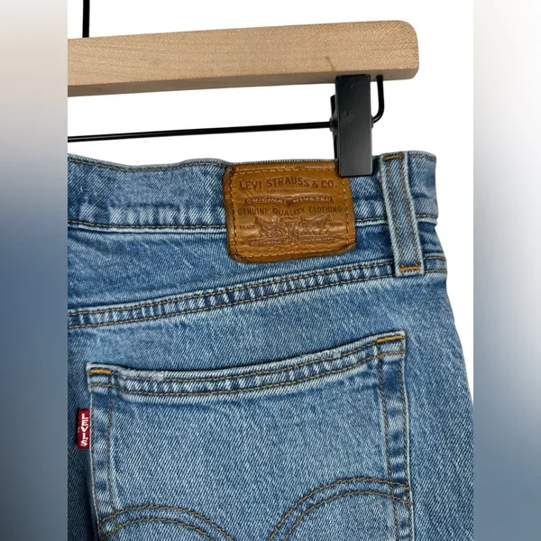 Levi’s Premium Wedgie Straight Jeans‎ Size 30 Distressed High Rise Medium Wash - Image 9