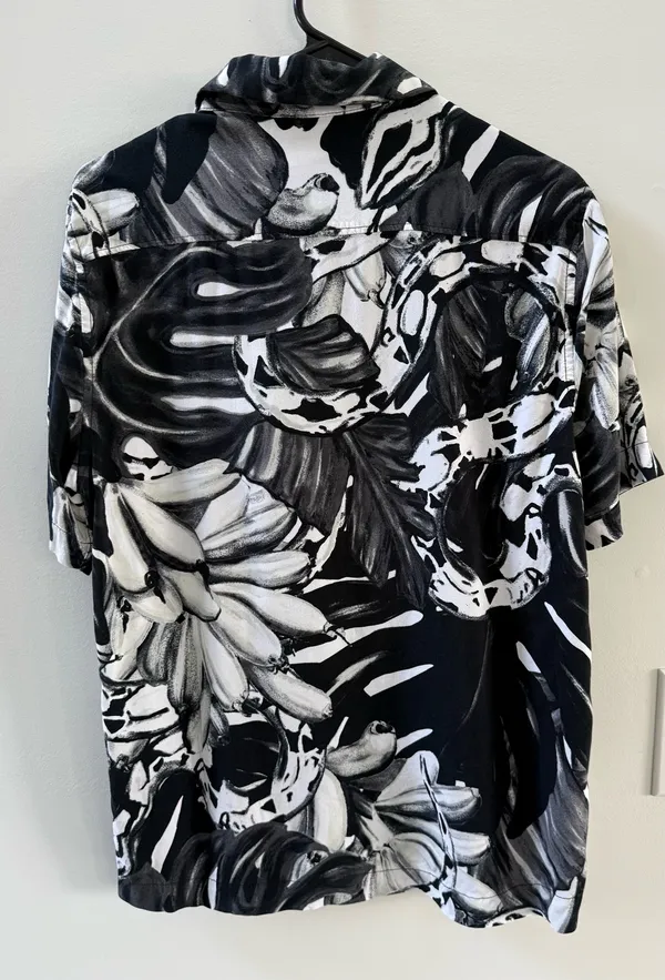 H&M men’s snake print shirt, size small. Trendy, cool - Image 3