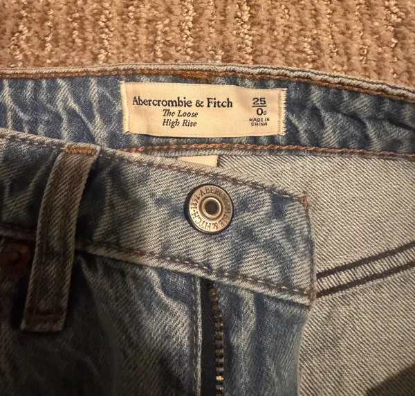 Abercrombie NWT Loose Highrise Jean - Image 4
