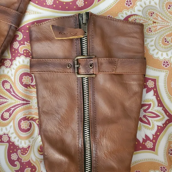 Faux leather boots sz7 - Image 4
